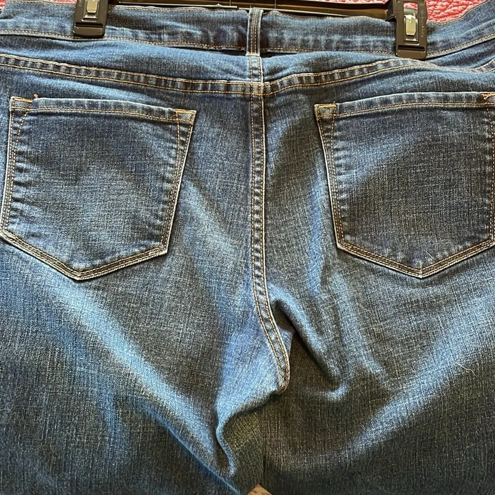 Women's 14 short Old Navy Original mid rise Jeans Medium wash taper leg spandex